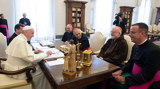 big-pope-giam muc-hoa ky