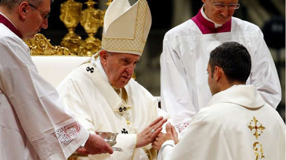 big-pope-truyen chuc linh muc
