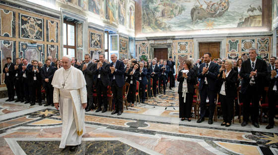 big-pope-tiep kien-gap go