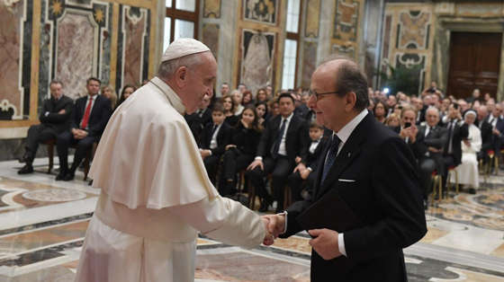 big-pope-gap go-tiep kien