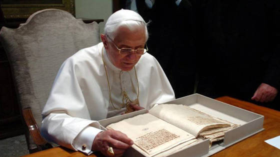 ratzinger-mot-nguoi-thay-benedicto