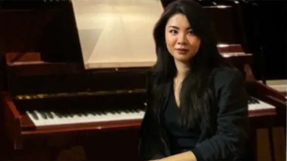weng-yirui-mot-phu-nu-trung-quoc-tro-thanh-tin-huu-cong-giao-nho-khuc-gloria-cua-vivaldi