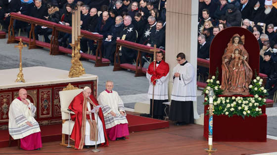 bai-giang-duc-thanh-cha-phanxico-trong-thanh-le-an-tang-duc-benedicto-xvi