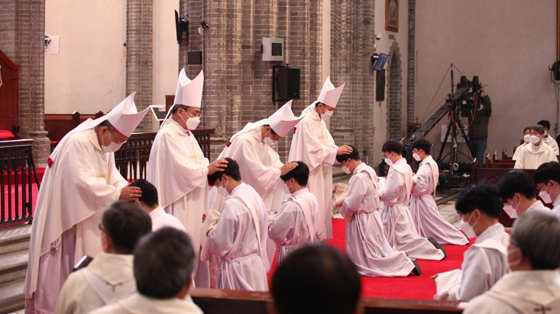 duc-thanh-cha-khuyen-khich-cac-nha-truyen-giao-han-quoc-manh-dan-tuyen-xung-duc-tin